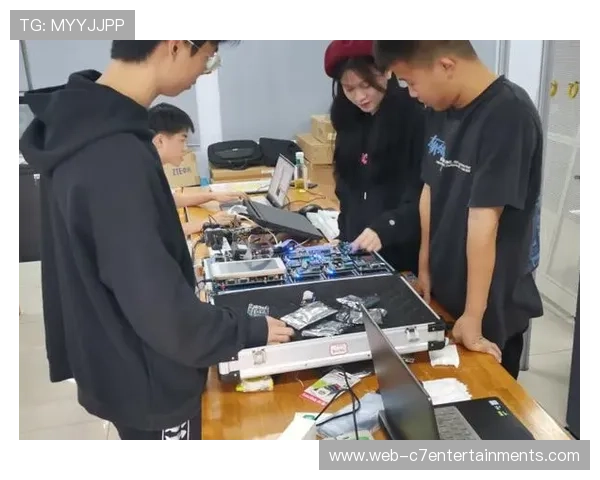 人才培训体系注重跨学科技能，培养复合型制播团队